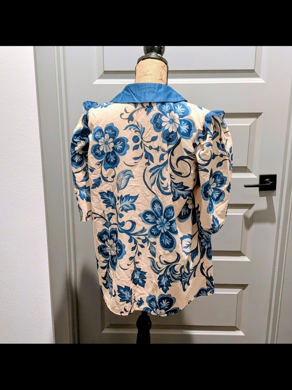 Blue Floral Button-Front Women's Top - Picture 4 of 4